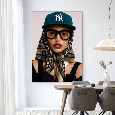 Urban Cotton Wandkleed 'Cool Girl' 110 x 145cm in Frame - black