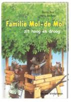 Familie Mol-de Mol zit hoog en droog (Hardback)