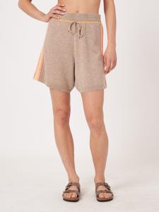 Cashmere short met gebreide regenboog details