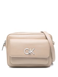 Calvin Klein sac à bandoulière en cuir à plaque logo - Tons neutres