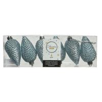 Kersthangers dennenappels - 6x st - lichtblauw - glitter - 8 cm - kunststof - kerstversiering