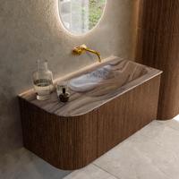 Badmeubel Mondiaz Kurve-Dlux | 95 cm | Meubelkleur Walnut | Wastafelkleur Sombra | Solid surface | Wasbak rechter zijde spoelbak | Zonder kraangat(en) Badmeubel Mondiaz Kurve-Dlux | 95 cm | Meubelkleur Walnut | Wastafelkleur Sombra | Solid surface | Wasbak rechter zijde spoelbak | Zonder kraangat(en)