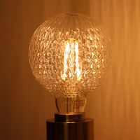 Globe geribbeld met ruiten LED lamp 4W 300 lumen E27 1800K warm kaarslicht 17,5 cm hoog