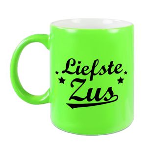 Liefste zus cadeau mok / beker neon groen met sterren 330 ml