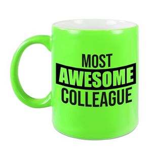 1x stuks collega cadeau mok / beker neon groen most awesome colleague   -