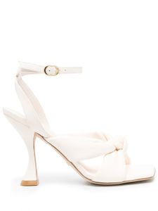 Stuart Weitzman sandales Playa 100 mm à nœud - Tons neutres