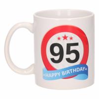 95 jaar Verjaardag koffiemok - cadeau beker - stopbord print - 300 ml - keramiek - wit