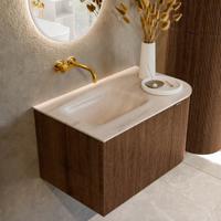 Badmeubel Mondiaz Kurve-Dlux | 75 cm | Meubelkleur Walnut | Wastafelkleur Meli | Solid surface | Wasbak linker zijde spoelbak | Zonder kraangat(en) Badmeubel Mondiaz Kurve-Dlux | 75 cm | Meubelkleur Walnut | Wastafelkleur Meli | Solid surface | Wasbak linker zijde spoelbak | Zonder kraangat(en)