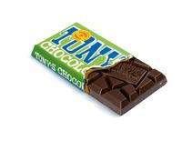Tony's Chocolonely Amandel Zeezout Puur Chocolade reep 51% 180g bij Jumbo - thumbnail