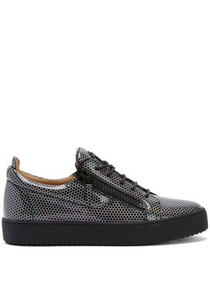 Giuseppe Zanotti chaussures en vinyle à motif géométrique - Noir
