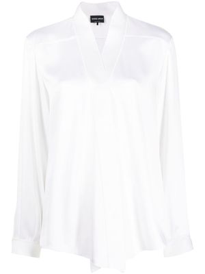 Giorgio Armani chemise en soie à col v - Blanc