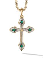 David Yurman collier en or jaune 18ct à pendentif croix fini de diamant et d'émeraude - thumbnail