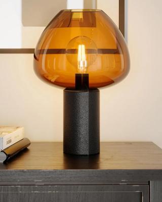 Tafellamp zwart met Cognackleurige glazen kap E27 fitting en schakelaar By Rydens Cozy