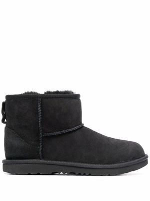 UGG bottines Classic II en peau de mouton - Noir
