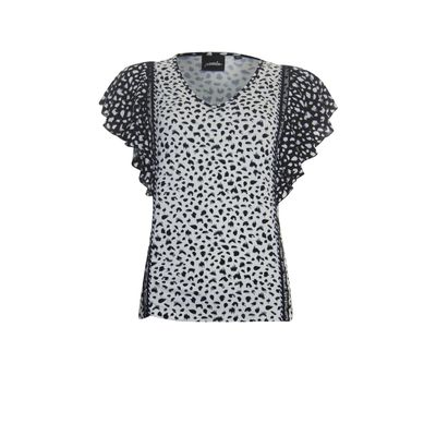 T-shirt contrast