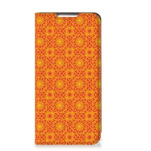 Samsung Galaxy S22 Hoesje met Magneet Batik Oranje