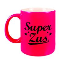 Super zus cadeau mok / beker neon roze met sterren 330 ml - thumbnail