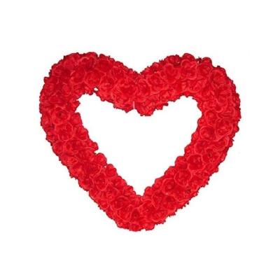 Groot Valentijnsdag decoratie hart - 70 x 60 cm - rood - gevuld met rode rozen/roodjes - versiering