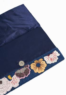 Clutch met bloemen