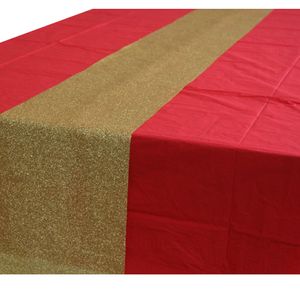 Rood tafelkleed 274 x 137 cm met gouden tafelloper met glitters voor de kersttafel