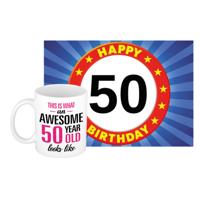 Verjaardag cadeau koffiemok 50 jaar - vrouw - awesome - met A5 formaat wenskaart