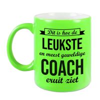 Leukste en meest geweldige coach cadeau mok / beker neon groen 330 ml - cadeau trainer - feest mokken - thumbnail