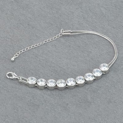 Zilverkleurige armband van Yolora Zilverkleurige armband van Yolora