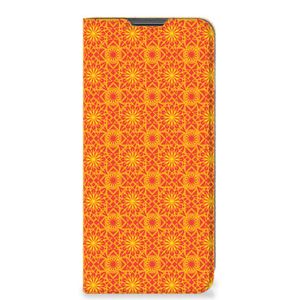 Motorola Moto G22 Hoesje met Magneet Batik Oranje