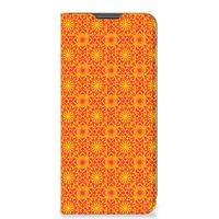 Motorola Moto G22 Hoesje met Magneet Batik Oranje - thumbnail