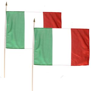 Luxe grote zwaaivlaggen Italie - 4x - 30 x 45 cm - op lange stok - feestartikelen