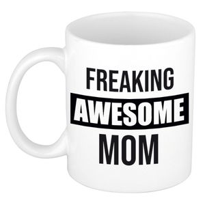 Moeder cadeau mok / beker freaking awesome mom