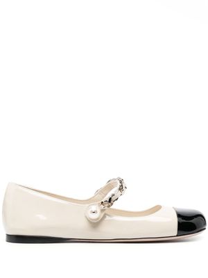 Miu Miu derbies à détail de chaîne - Tons neutres