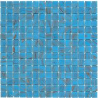 Tegelsample: The Mosaic Factory Amsterdam vierkante glasmozaïek tegels 32x32 lichtblauw met gouden accenten