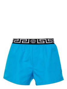 Versace short de bain à bande Greca - Bleu