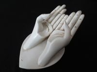 Kaarthouder open handen - Spiritualiteit - Spiritueelboek.nl - thumbnail