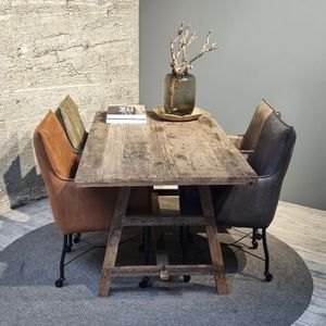 Ruwe houten klaptafel