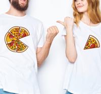 T-shirts koppels Pizza samenvallende en trozos
