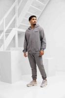 Off The Pitch Wardrobe Essential Trainingspak Heren Grijs - Maat L - Kleur: Grijs | Soccerfanshop Off The Pitch Wardrobe Essential Trainingspak Heren Grijs - Maat L - Kleur: Grijs | Soccerfanshop