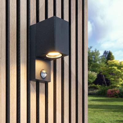 Marion PIR LED wandlamp - Kubus - Bewegingssensor - Schemerschakelaar - GU10 excl. lichtbron - IP65 waterdicht - Zwart - Binnen en buiten - 3 jaar garantie