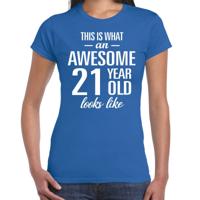 Awesome 21 year / 21 jaar verjaardag cadeau - t-shirt - blauw - voor dames