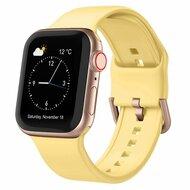 Soft siliconen bandje met gespsluiting - Geel - Geschikt voor Apple Watch 44mm / 45mm / 46mm / 49mm