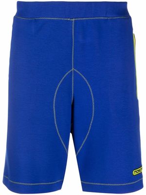 Moschino short de sport à logo imprimé - Violet