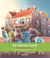 De televisie komt! (Hardback)