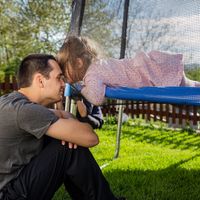 Diameter 487 cm Trampoline-Veiligheidsnet voor Tuintrampolines Vervangingsnet met Ritssluiting en Gespen 6 Palen Netto Hoogte 180 cm - thumbnail