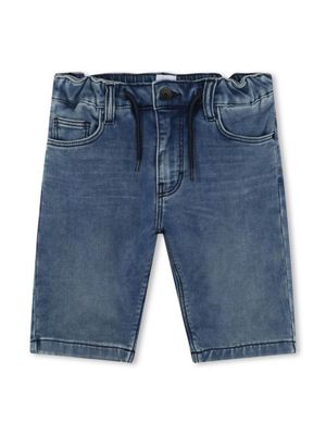 BOSS Kidswear short en jean à logo embossé - Bleu