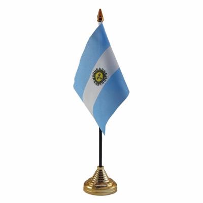 Vlag Argentinie tafelvlaggetje - 10 x 15 cm - met gouden standaard - Hoogte 27 cm Vlag Argentinie tafelvlaggetje - 10 x 15 cm - met gouden standaard - Hoogte 27 cm