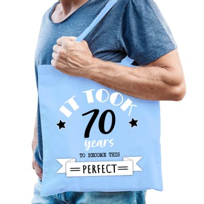 Cadeau tas voor heren - 70 en perfect - lichtblauw - katoen - 42 x 38 cm - zeventig - shopper Cadeau tas voor heren - 70 en perfect - lichtblauw - katoen - 42 x 38 cm - zeventig - shopper