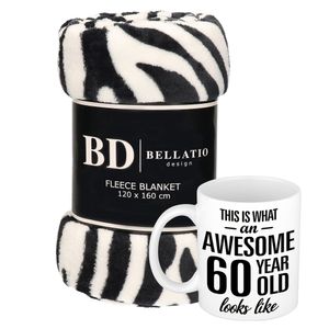 Cadeau verjaardag 60 jaar vrouw set - Fleece plaid/deken zebra print met Awesome 60 year mok   -