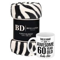 Cadeau verjaardag 60 jaar vrouw set - Fleece plaid/deken zebra print met Awesome 60 year mok - thumbnail