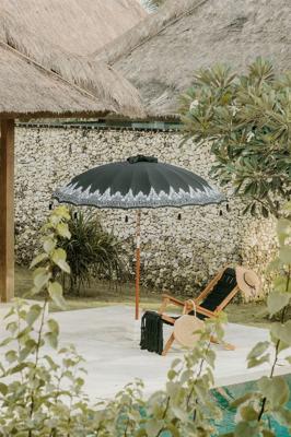 Balinese Parasol houten steel rond 250 cm zilver-zwart